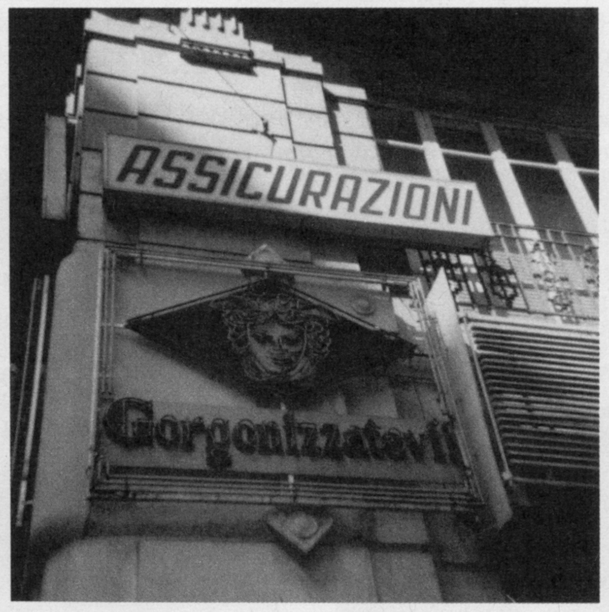 Gorgonisiert euch! - durch Versicherungsabschluß, Bild: Neapel 1970, pensée trouvée. © Melusine Huss.
