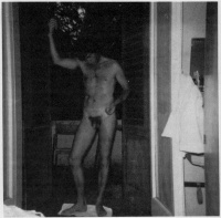 Sich den Bürgern von Zeit zu Zeit im Zustande der Nacktheit zeigen, um die alte republikanische Schlichtheit aufleben zu lassen.