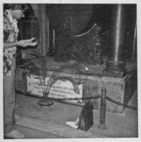 3 Zum Grabe Friedrich II von Staufen