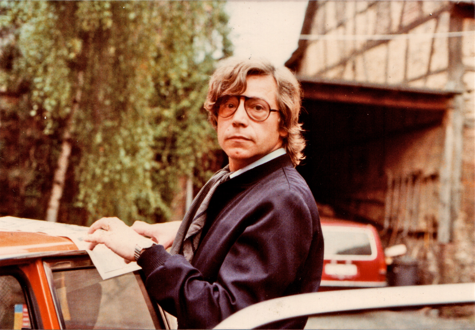 Bazon Brock am Auto, Jahr unbekannt