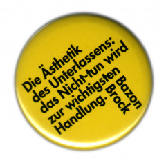 Die Ästhetik des Unterlassens: das Nicht-tun wird zur wichtigsten Handlung, Bild: Button: Stephanie Senge, 2011.