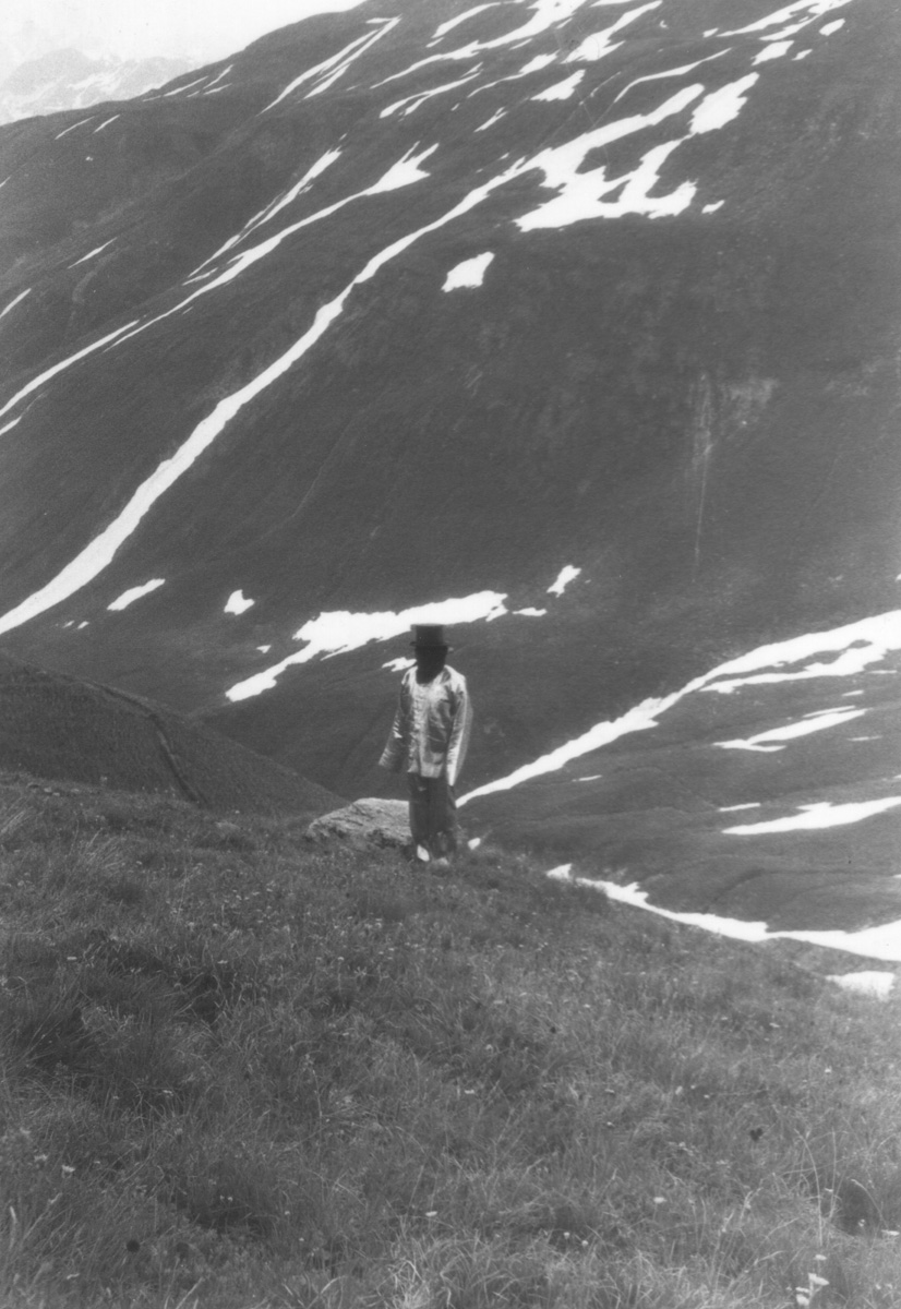 "A drop of black perfume" Furka (Schweiz) 24.Juli 1983, Bild: ©Annemarie Burckhardt.