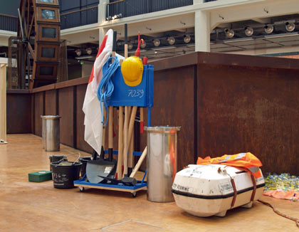 Aufbau der Ausstellung "Lustmarsch durchs Theoriegelände", Bild: ZKM Karlsruhe, 2006.