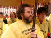 Prozession "Gott und Müll"