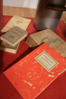 Objekte aus der Museumsvitrine III