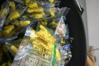 Odysseus erfindet Ohropax, noch heute Schutz gegen Sirenengesang der Werbung.