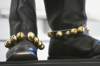 Glöckchen an den Stiefeln der SS-Männer (Detail)