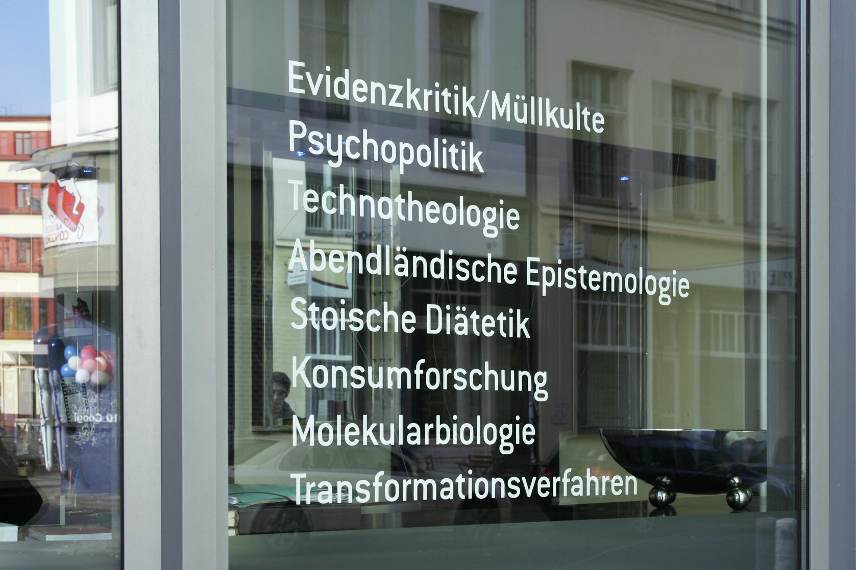 Themenschwerpunkte des Amts für Arbeit an unlösbaren Problemen, Bild: Gestaltung: Adler & Schmidt, Berlin 2011.