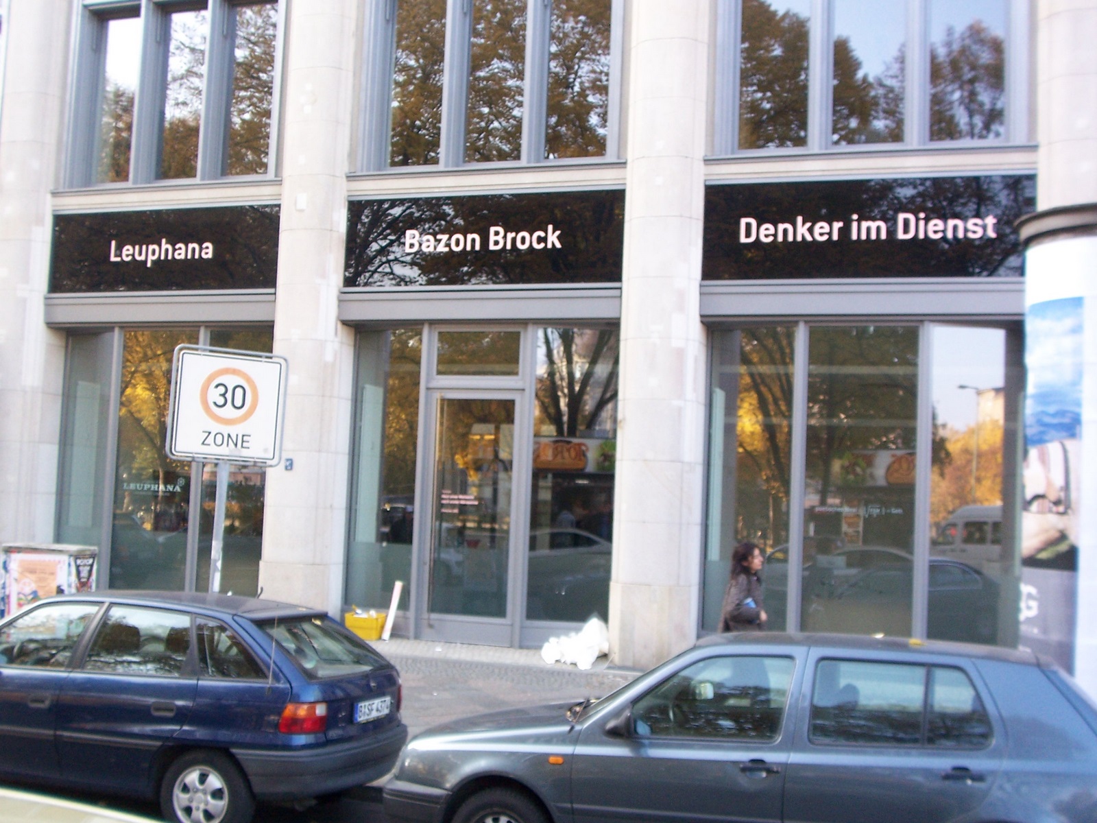 Denkerei/Amt für Arbeit an unlösbaren Problemen, Bild: Gestaltung: Adler & Schmidt. Ausführung und Foto: Frank Fiedler, Berlin 2011.