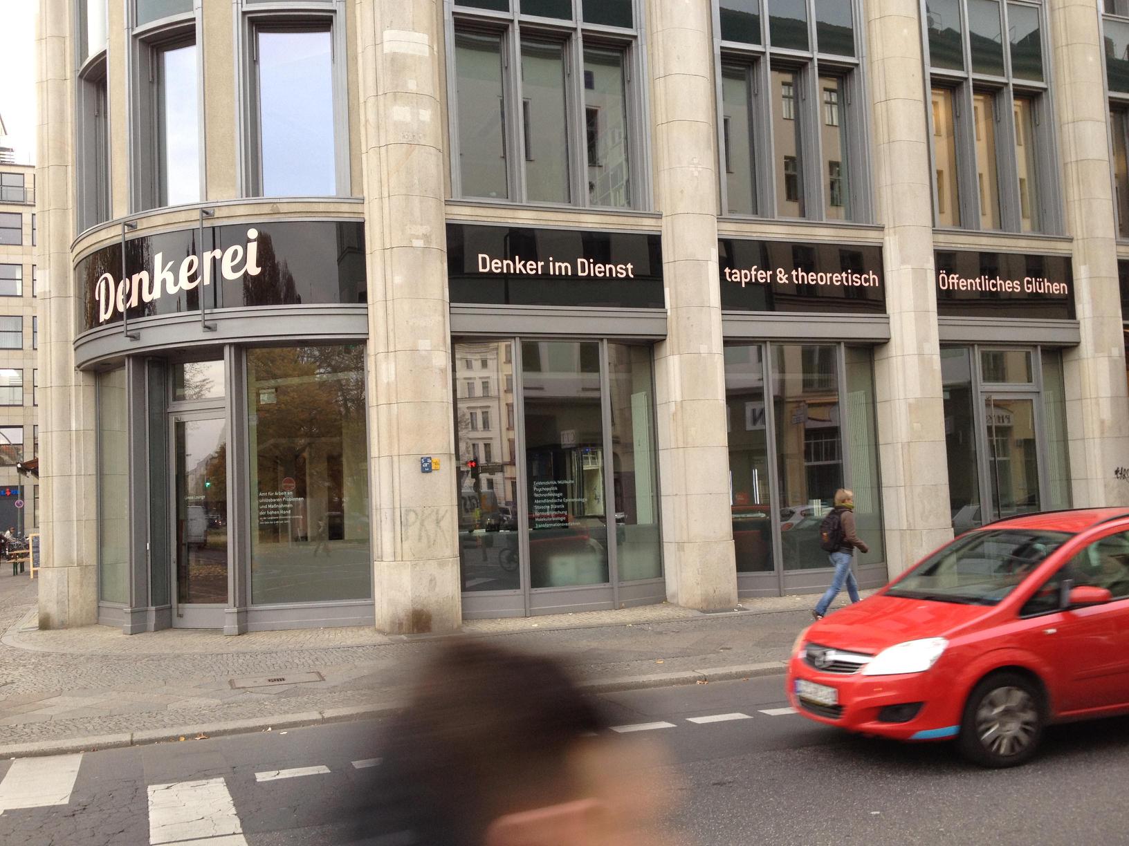 Denkerei/Amt für Arbeit an unlösbaren Problemen, Bild: © Bazon Brock, Berlin 2011.