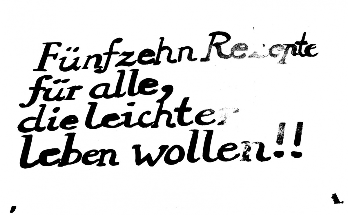 Fünfzehn Rezepte für alle, die leichter Leben wollen !!, Bild: Demo-Banderole, documenta 4, 1968 (Besucherschule).