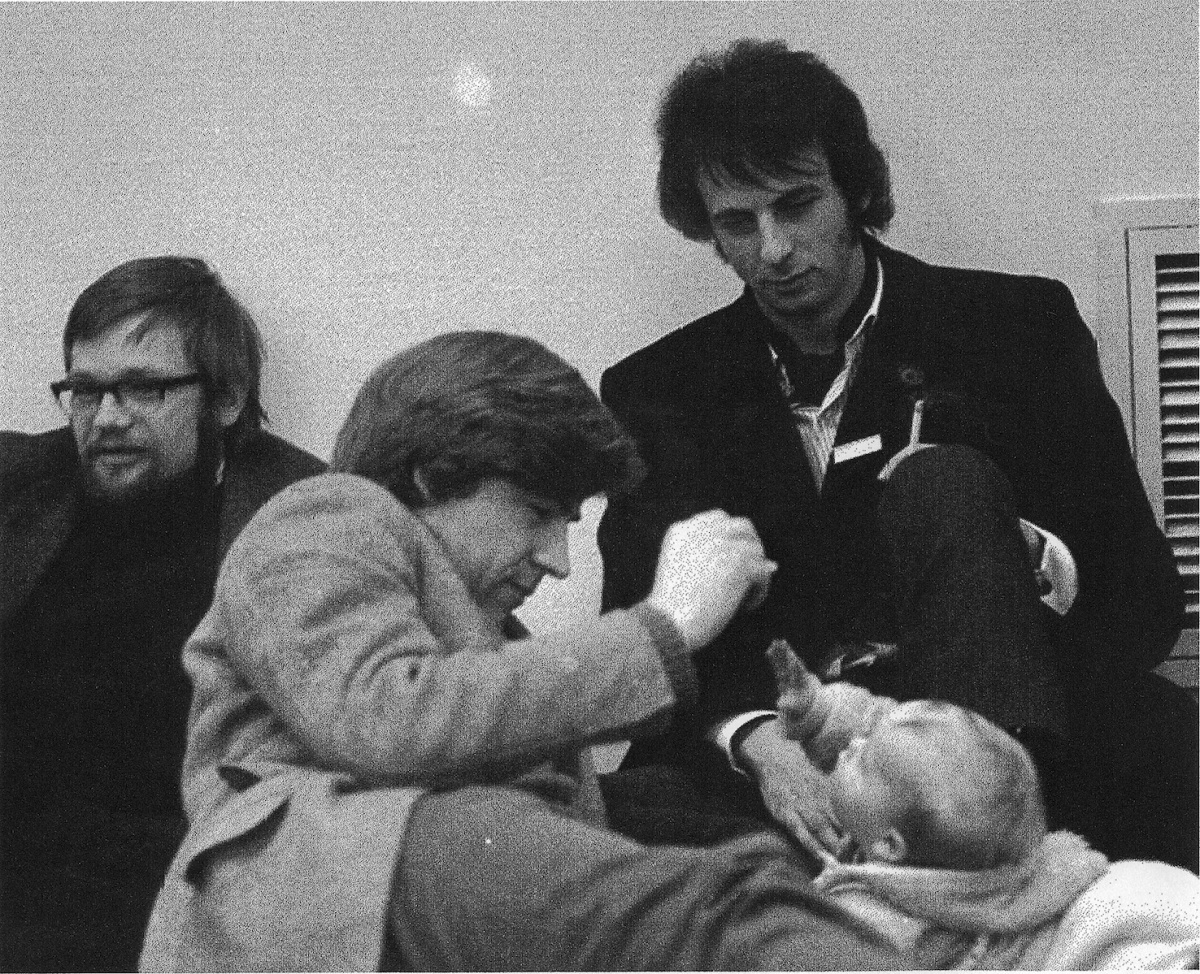 In-Between, Bazon Brock mit Jörg Immendorff, Bild: Düsseldorf 1969.