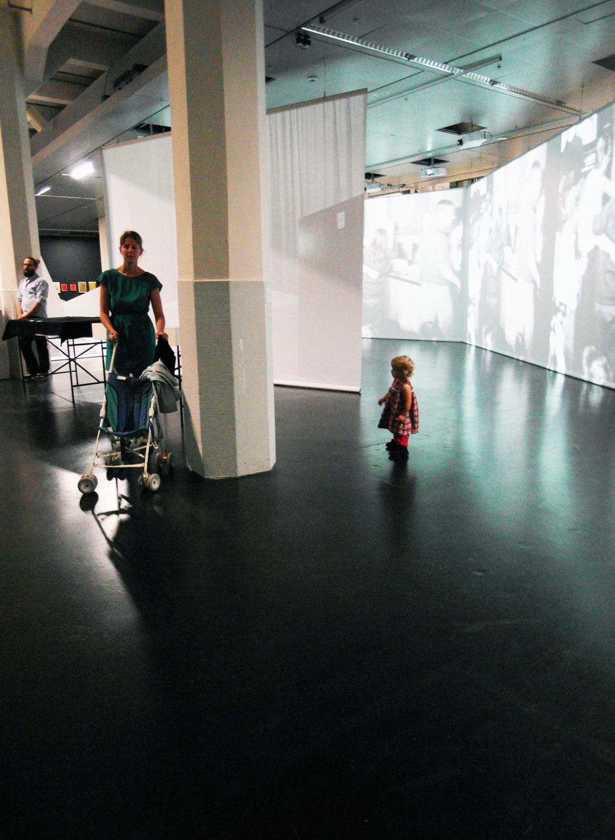 Öffentliche Führung durch die Ausstellung „Beuys Brock Vostell“ im ZKM Karlsruhe, Bild: © Leonore Welzin, 19.09.2014.