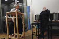 Das Lachen der Täter. Eine Befragung in ernsten Zeiten