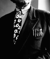 Zwischen Achselstern und Oberarmtätowierung – Die Ordensspange des Intellektuellen BB