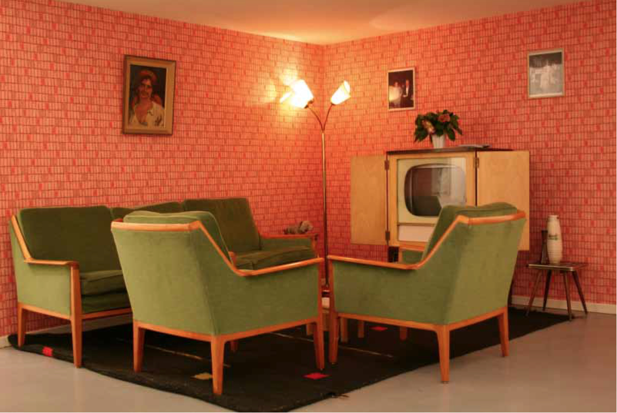 Deutsches Wohnzimmer, Bild: Aktion „Lustmarsch durchs Theoriegelände“, 2006..