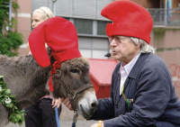 Asketen des Luxus – Konvent der Goldenen Eßstäbchen, ZKM Karlsruhe 2008